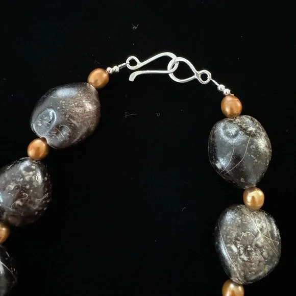 NWOT Hawaiian Kukui Nut Necklace with Amber & Sterling Silver Pendant - Picture 4 of 9